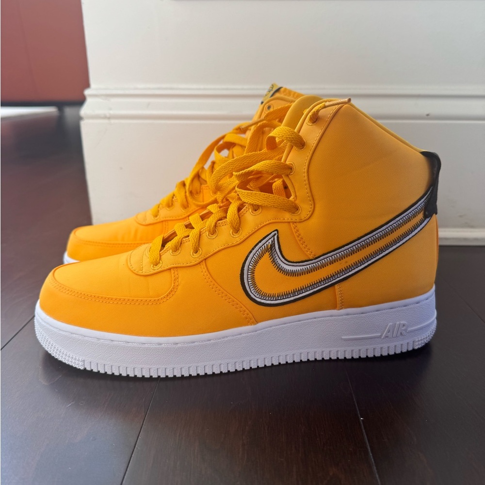 Nike Air Force 1 High-Tops in Bright Yellow and White